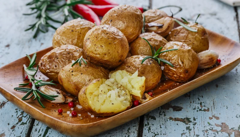 Patate al cartoccio con rosmarino