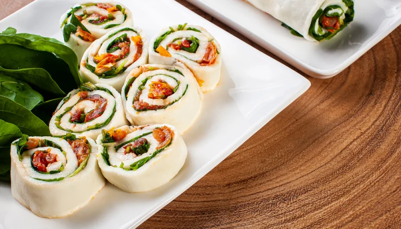 Rotolo di mozzarella farcito