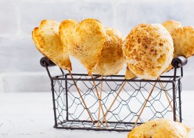 Chupa chupa di pasta sfoglia ripieni