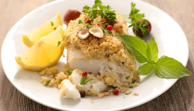 Merluzzo impanato con nocciole ed erbette