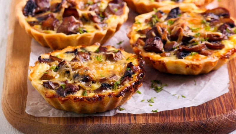 Mini quiche ai funghi e pollo
