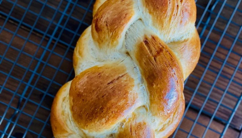Treccia salata ripiena di olive e pancetta
