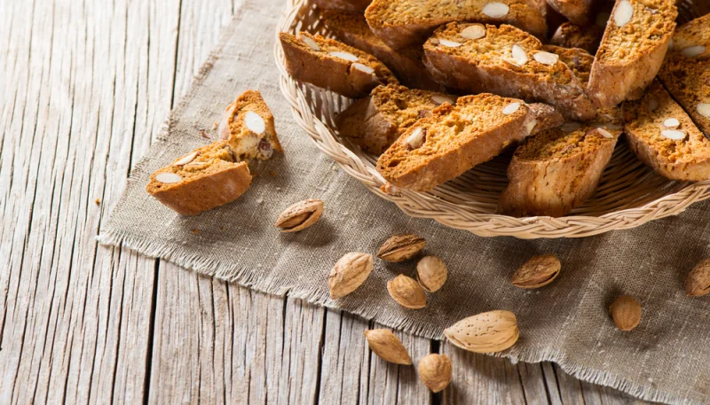 Cantucci con farina di castagne e nocciole