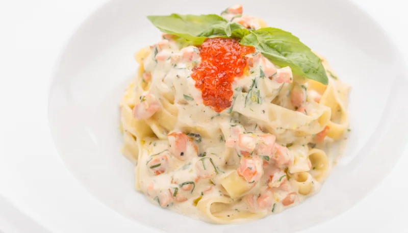 Fettuccine cremose al salmone
