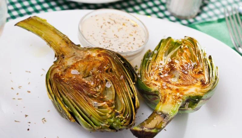 Carciofi fritti con crema di scalogni