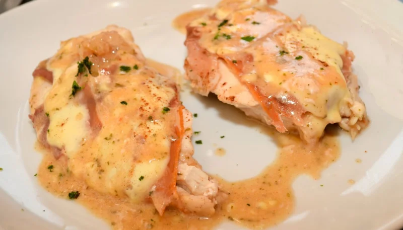 Petto di pollo con prosciutto cotto e scamorza