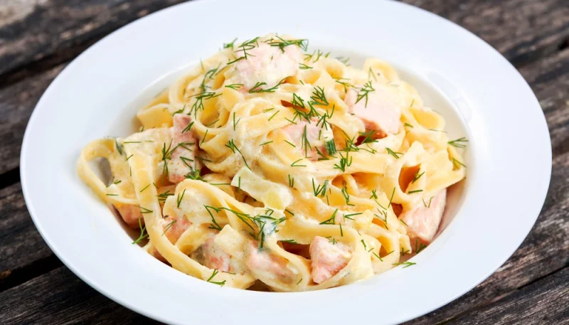 Spaghetti con crema di salmone