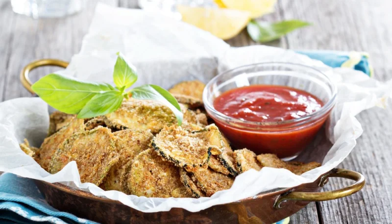 Chips di zucchine con friggitrice ad aria