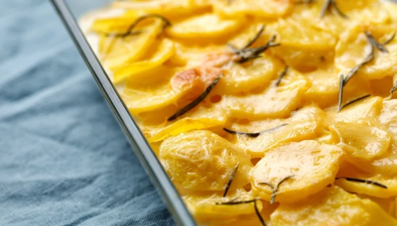 Patate al forno filanti