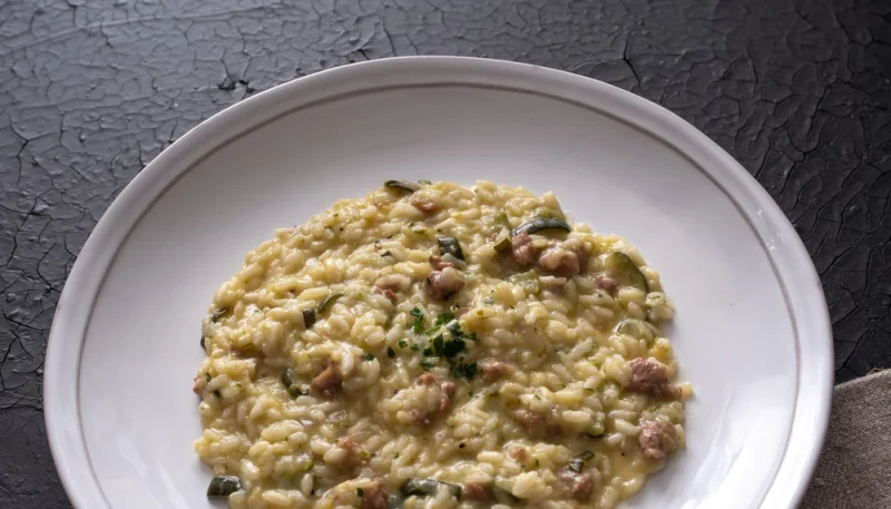 Risotto con zucchine e salsiccia