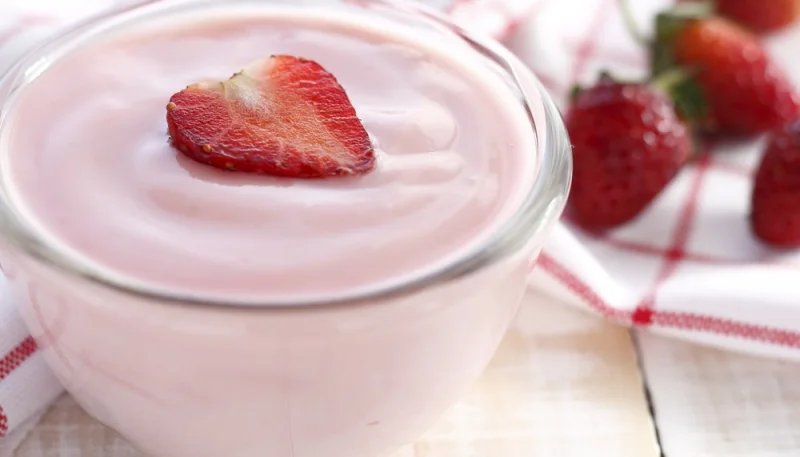 Yogurt alla fragola fatto in casa