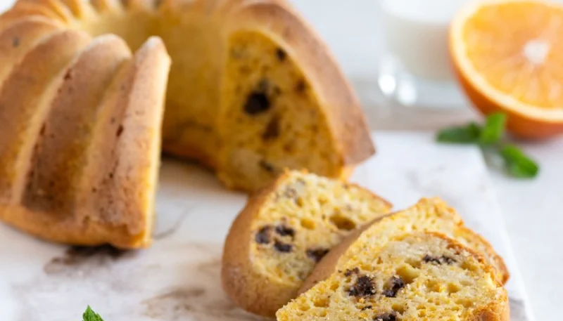 Ciambella all'arancia e gocce di cioccolato