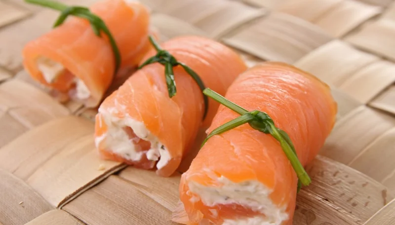 Involtini di salmone, Philadelphia e zucchine