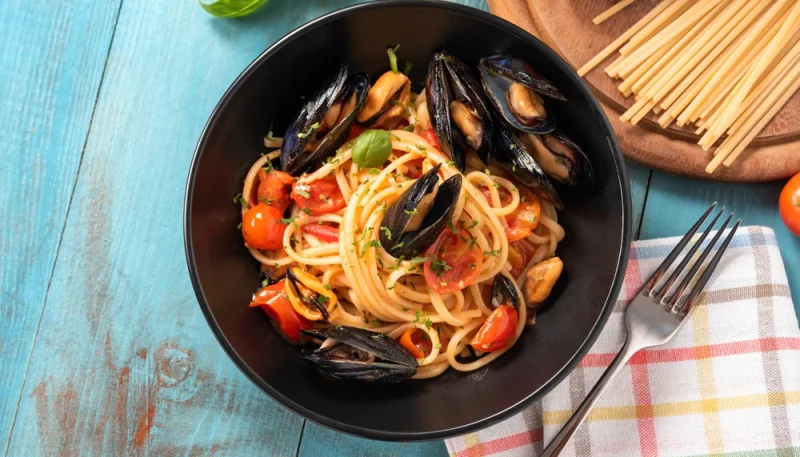 Spaghetti con le cozze e pomodorini