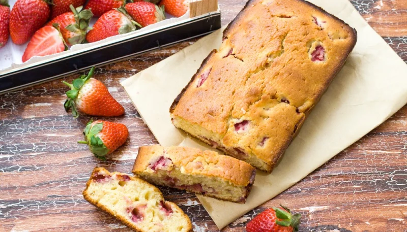 Torta yogurt e fragole