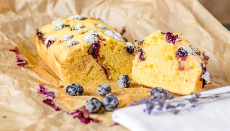 Plumcake di mais e mirtilli