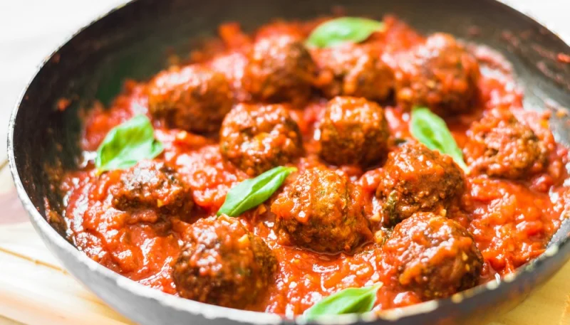 Polpette di lenticchie con passata di pomodoro