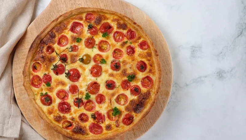 Torta salata con pomodorini