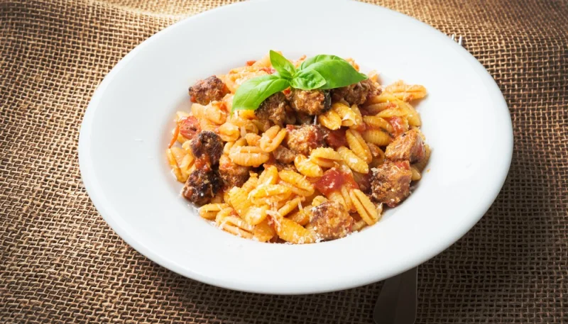 Gnocchetti con salsiccia e zafferano