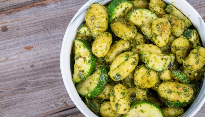 Gnocchi di patate con zucchine e menta
