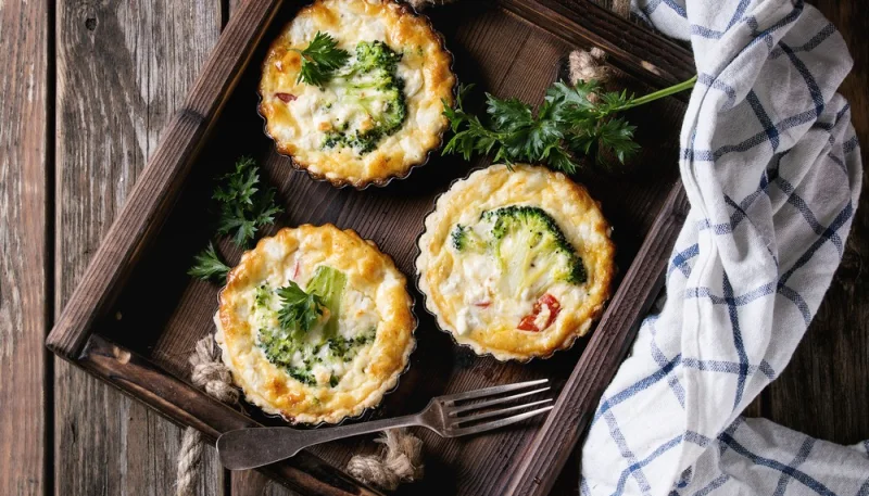 Mini torte salate di broccoli e formaggio