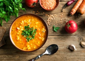 Zuppa di cavoli e lenticchie corallo