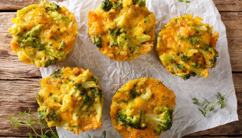 Muffins salati con broccoli e feta