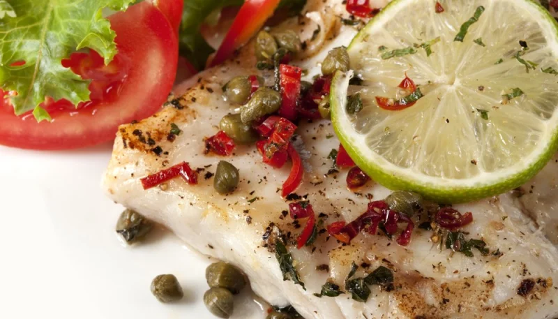 Filetti di pesce con limone e capperi