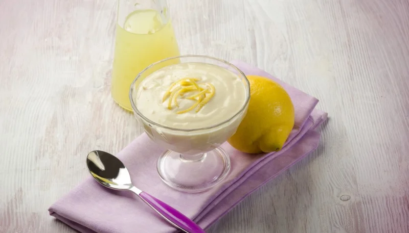 Mousse di yogurt al limone