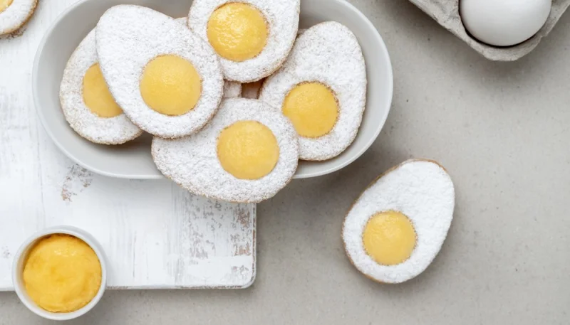 Biscotti occhio di bue a forma di uovo