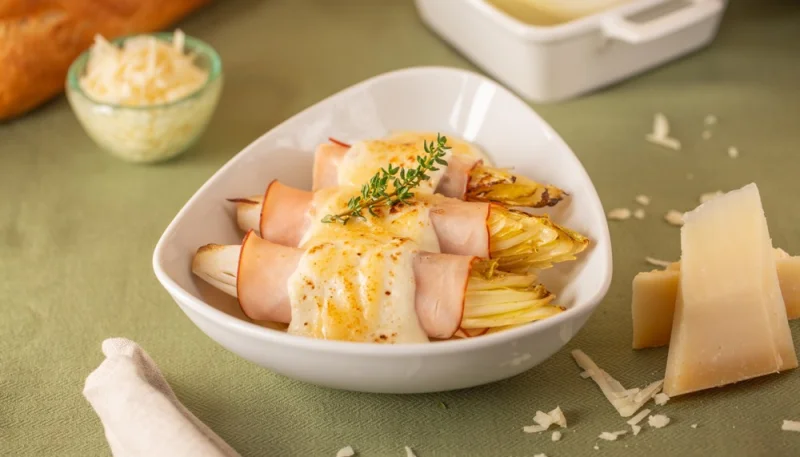Involtini di indivia con prosciutto e formaggio