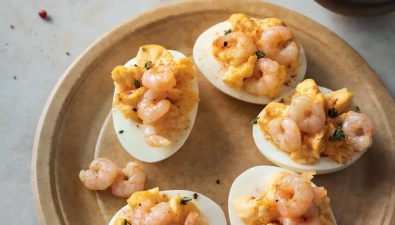 Uova mimosa con gamberetti