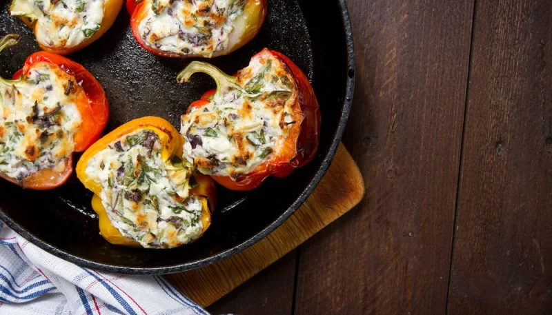 Peperoni ripieni di formaggio di capra